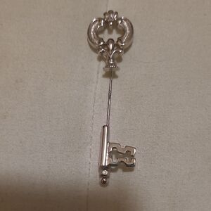 Silver Key Stick Pin Brooch - Decorative Key Motif Avon Vintage
